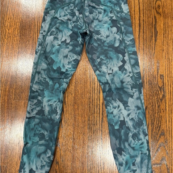 Athleta Green Floral Patterned Leggings - Picture 7 of 7
